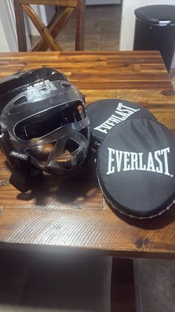 Century Headgear & Everlast Focus Mitts Set