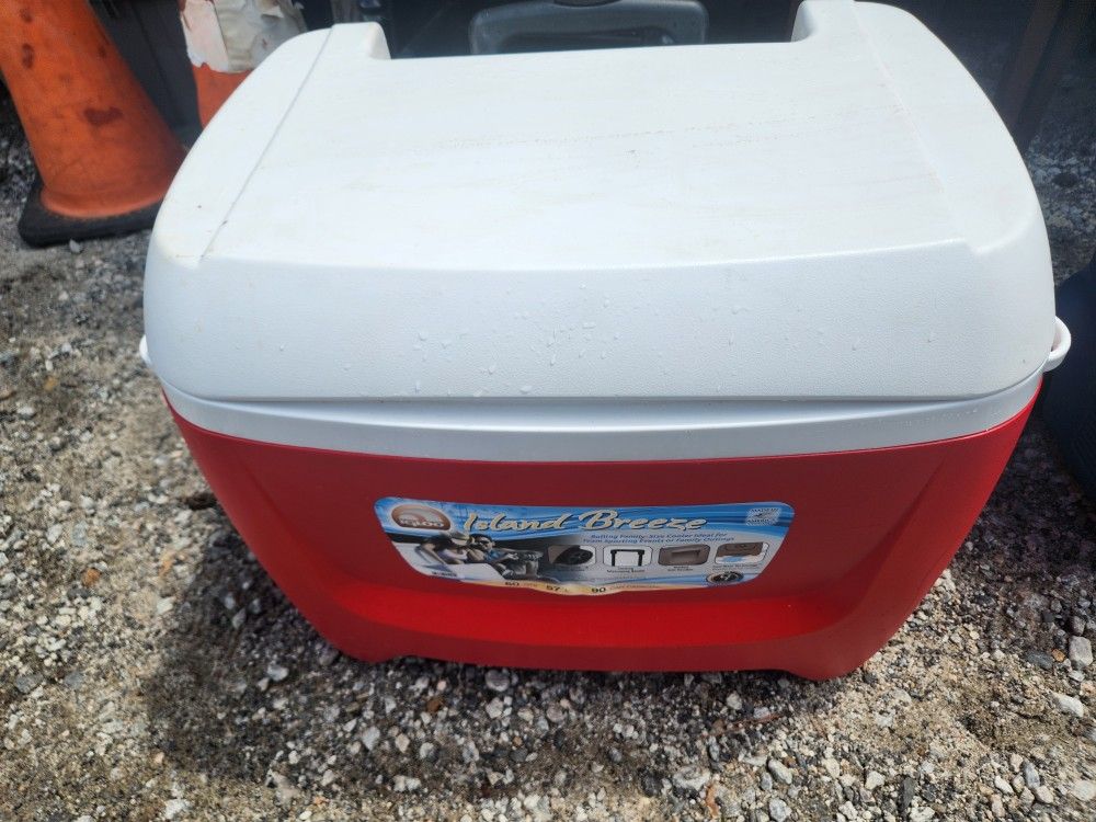 Igloo 60 qt Rolling Cooler