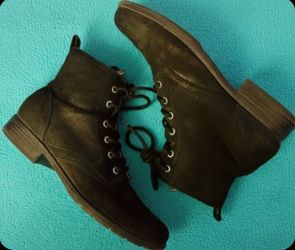 EARTH BLACK BOOTS 🌎 SIZE 7.5M 🥾 COMFORTABLE & STYLISH FOR EVERY ADVENTURE! UPPER LEATHER. EXCELLENT CONDITION!