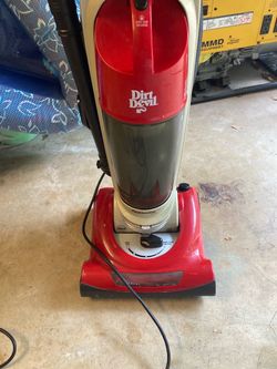 Dirt Devil Featherlite  UPRIGHT vacuum Red with all attachments  $ 18NICE