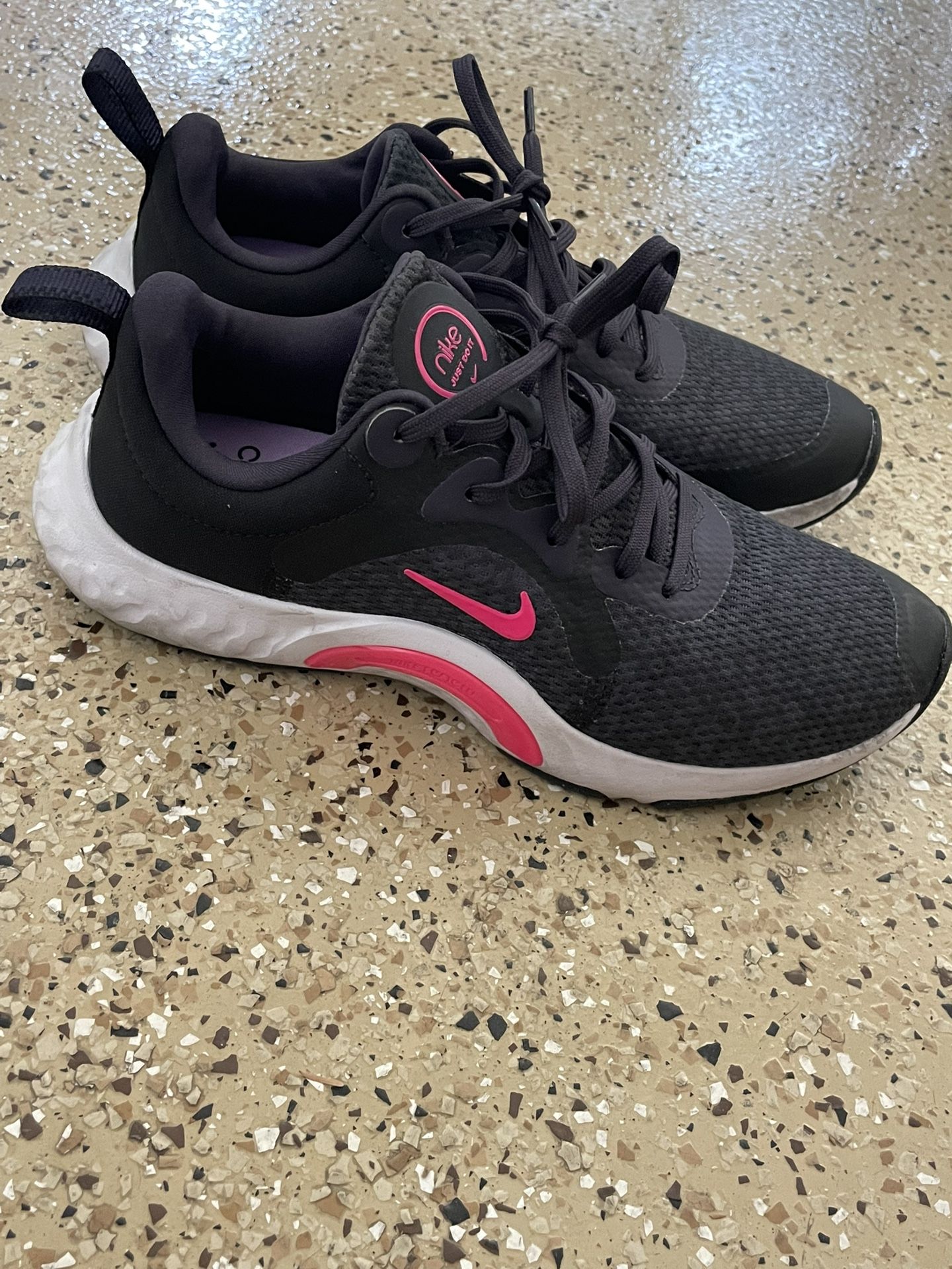NIKE SHOES