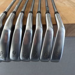 Titleist T250 Irons (2025)