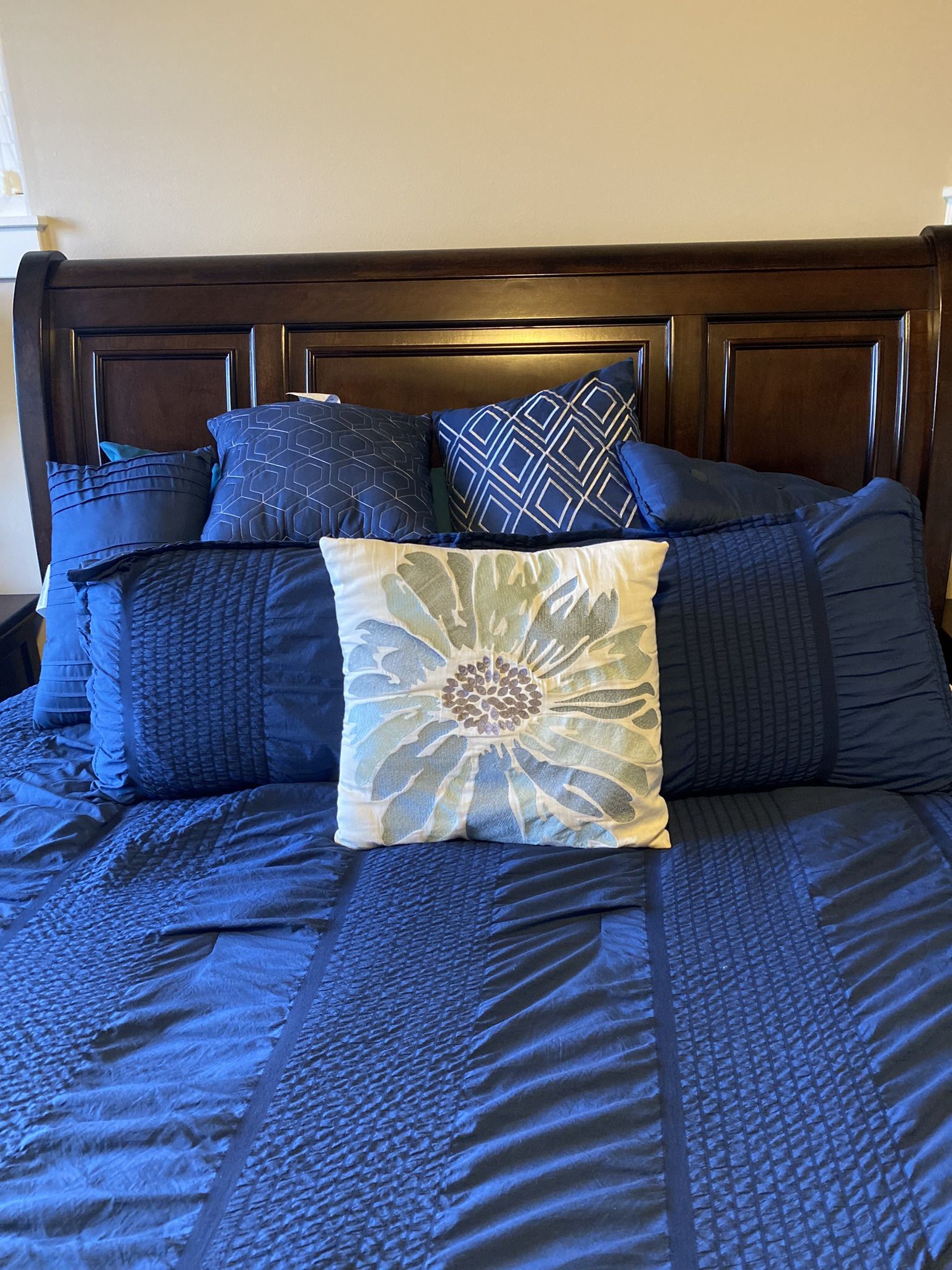 Queen Sleigh Bedroom Set