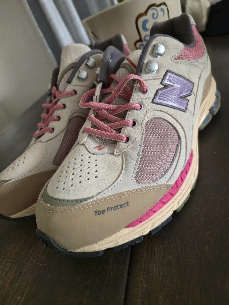 New Balance 2002R Beige Suede Leather Low Top Sneakers Men's Size 10