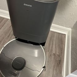 Brand New Dreametech D10s Plus Robot Vacuum and Mop Combo with self-empty base