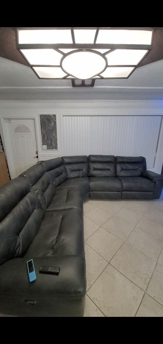 Sectional Couch(Read Listing)