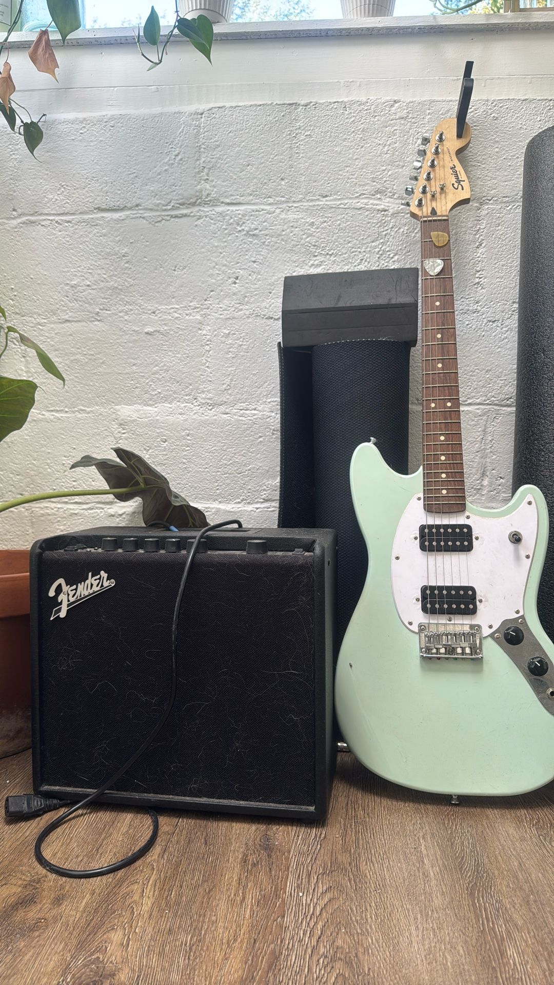 Squier mustang Electric Guitar And Fender amp