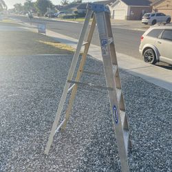 6 ft. Fiberglass Step Ladder 250 lb. Load Capacity