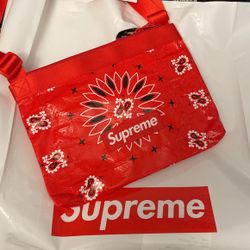 SUPREME BANDANA SIDE BAG