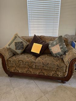Beautiful Wood Sofa Set $300
