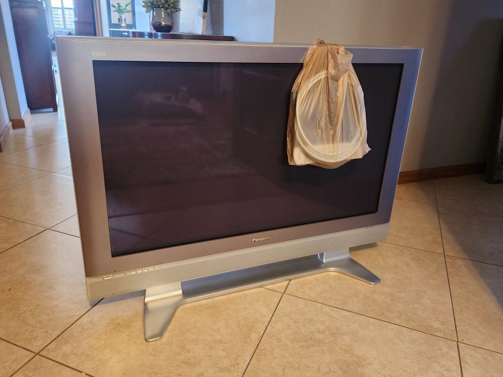 2006 Panasonic 42" Hi-def Plasma TV