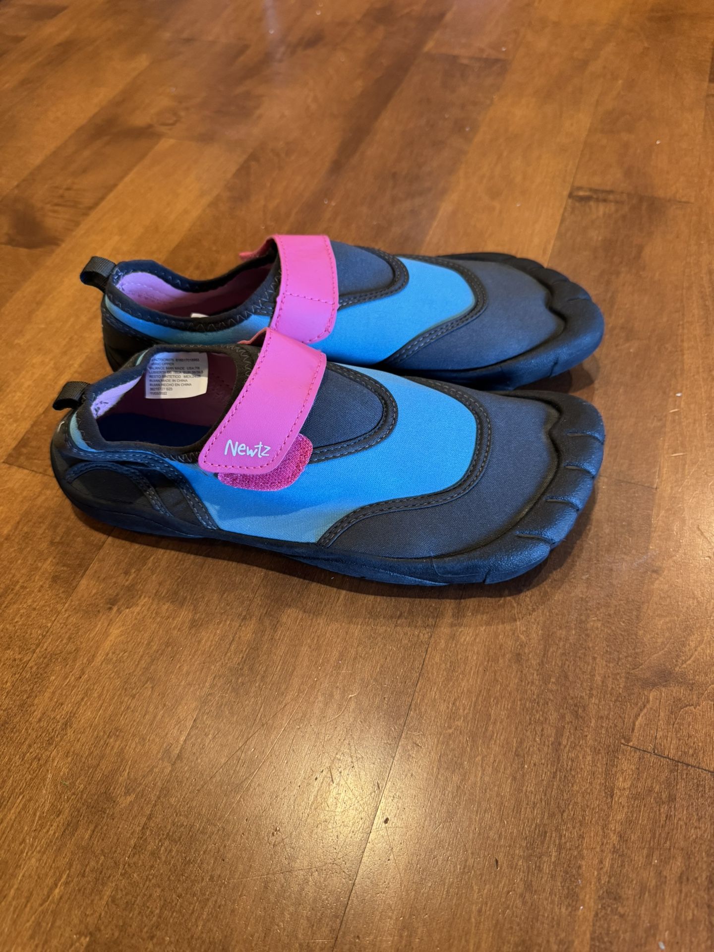 Woman’s newtz Comfort Shoes Like New Size 9 Shipping Available