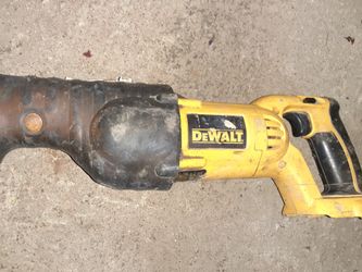 Dealt sawzall w/× 2v batteries