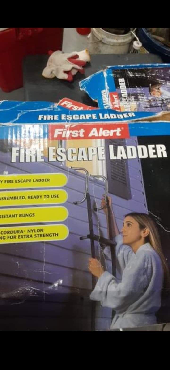 Emergency fire ladder