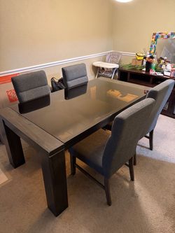 Dining table & chairs