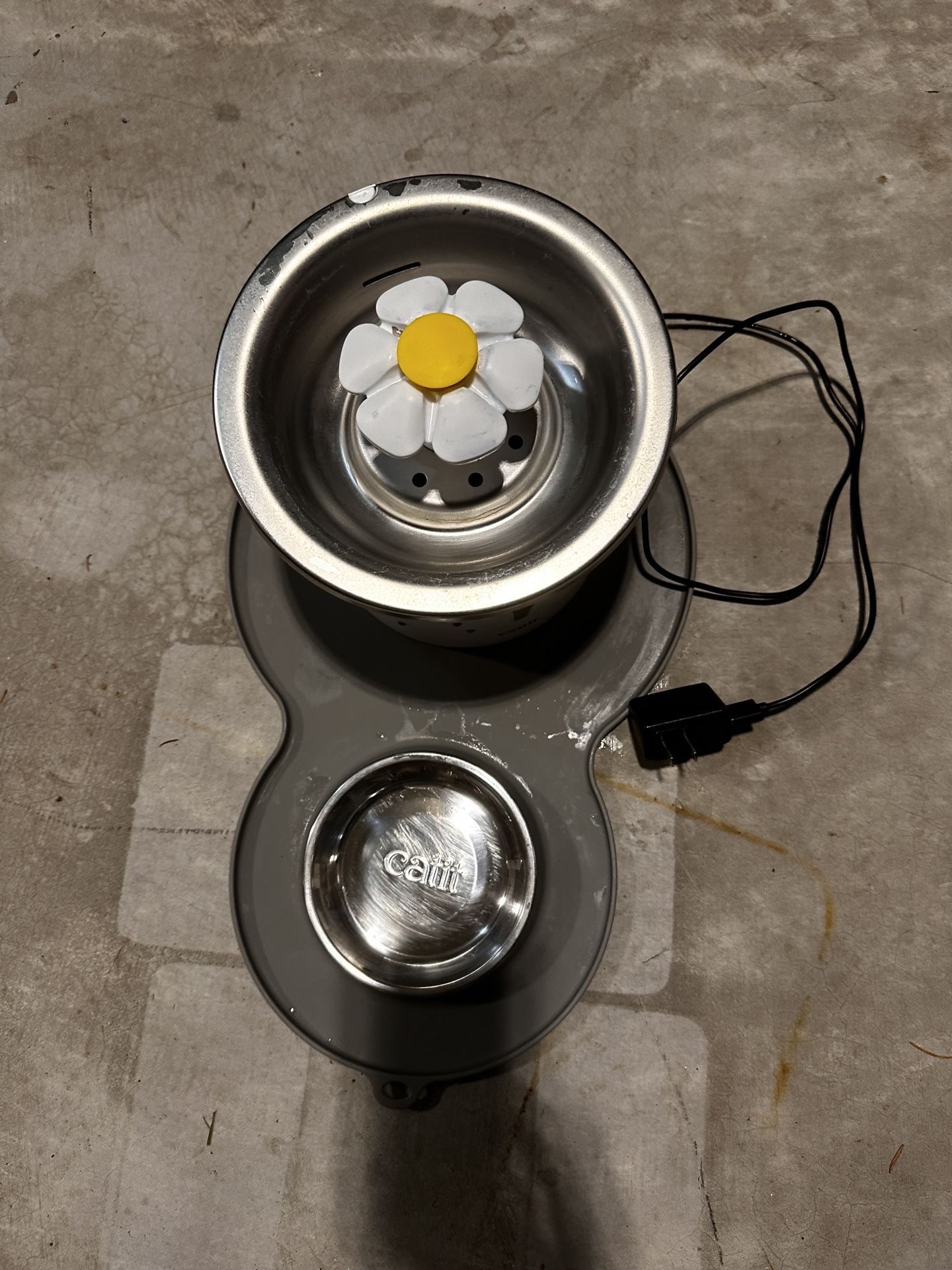 Cat Feeder With Water Fountain