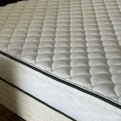 USED QUEEN SIZE SERTA MATTRESS WITH BOX SPRING DELIVERY 🚚 AVAILABLE 