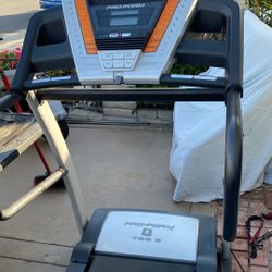 Preform I Series 785 E Treadmill Super Nice