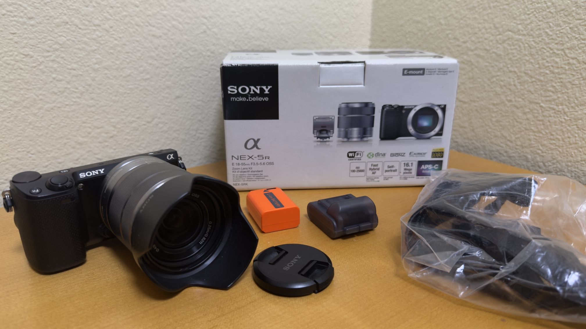 Sony NEX-5R kit + 18mm-55mm f/3.5