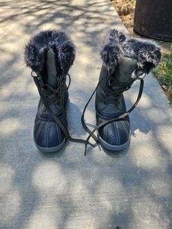 Women's Size 7 Boots Brand New