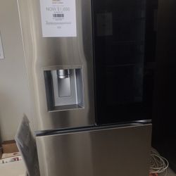 LG 31 cu.ft. Smart Standard-Depth French Door Refrigerator InstaView Door-in-Door