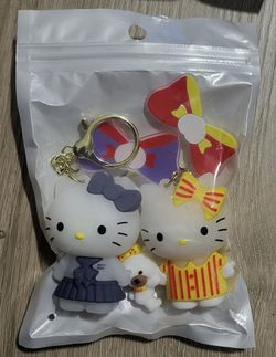 Hello Kitty 2-for- 1 KEYCHAIN 