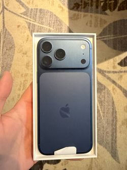 iPhone 17 pro max 512GB (100% battery health 0 charging cycles)
