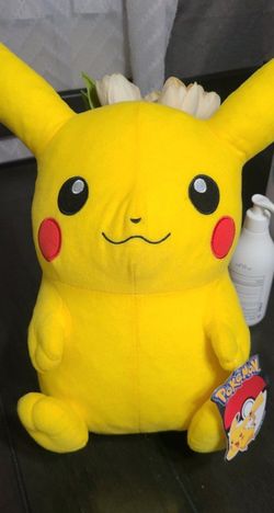 13" Pikachu Plush Pokémon & Charmander
