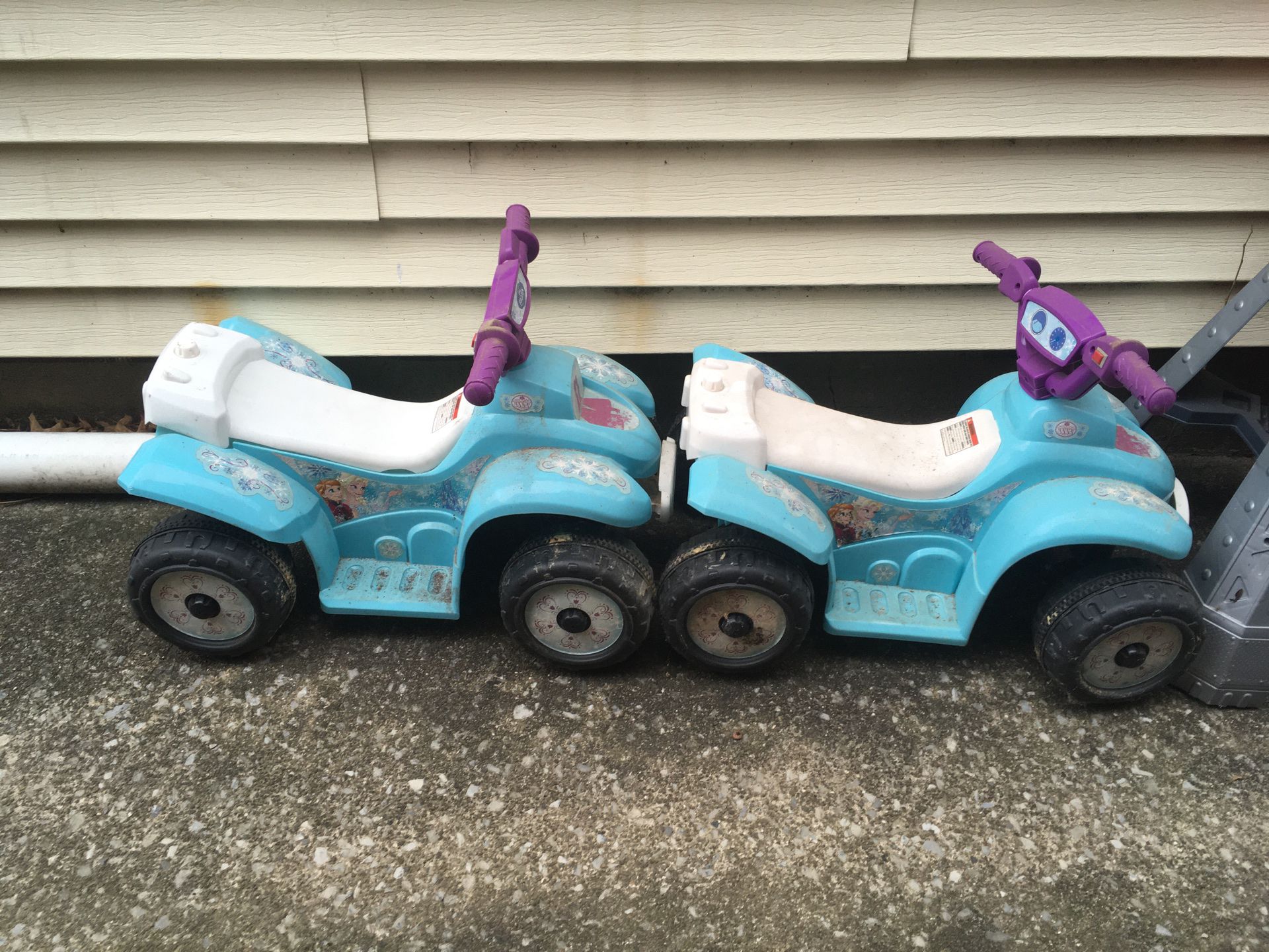 2 Frozen power wheels charger not included
