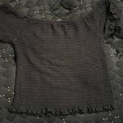 Small black Tilly’s shirt 