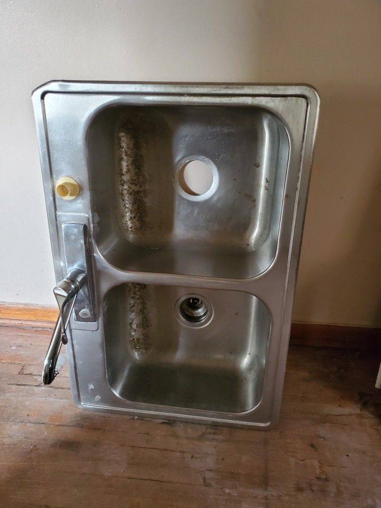 Stainless Steel Kitchen Sink