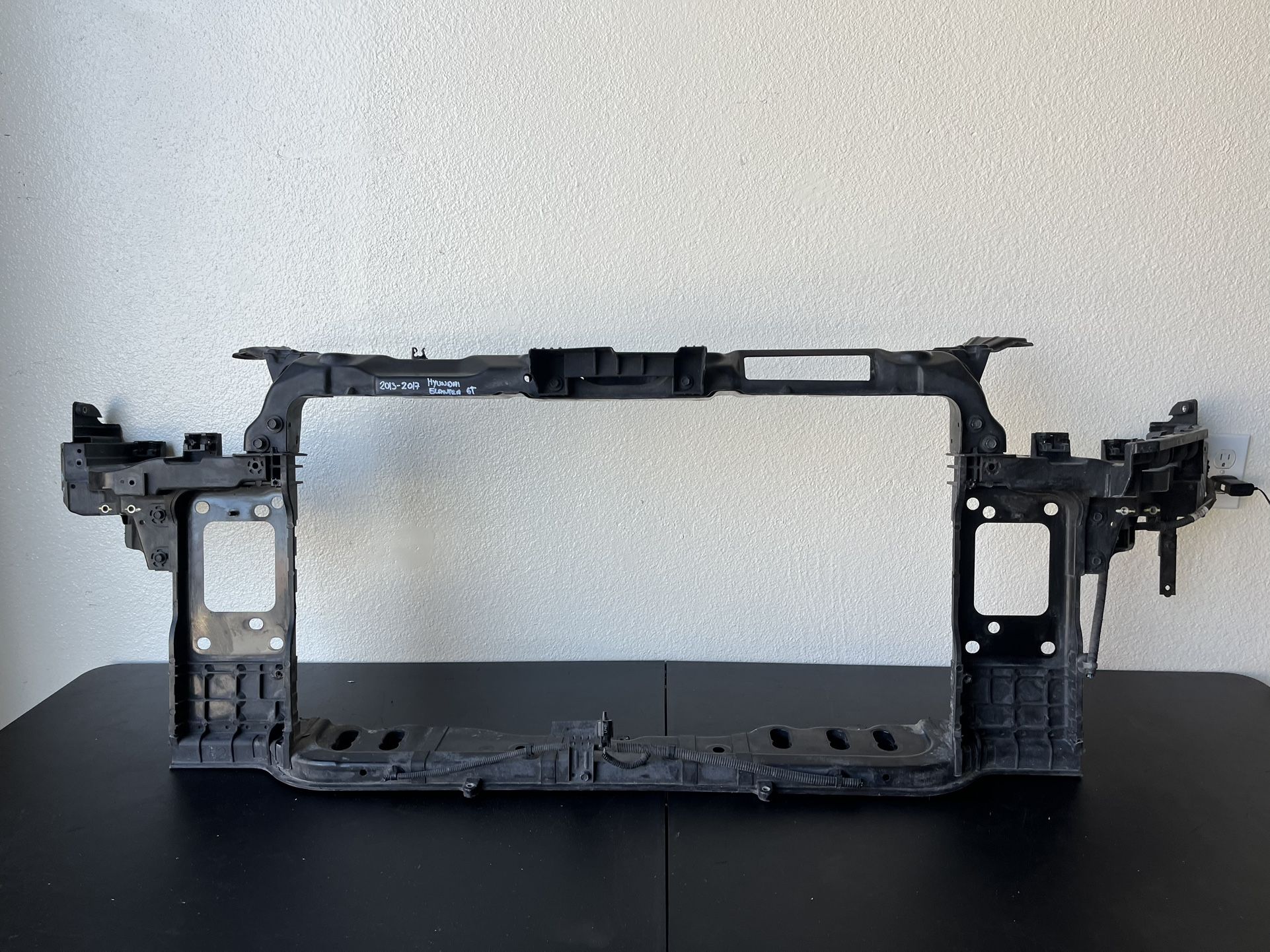 2013-2014-2015-2016-2017 HYUNDAI ELANTRA GT RADIATOR SUPPORT OEM USED