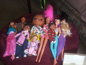 **Doc McStuffins, Barbies,, TONS Acc***
