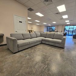 New Thomasville Caler Sleeper Sectional w/ Storage
