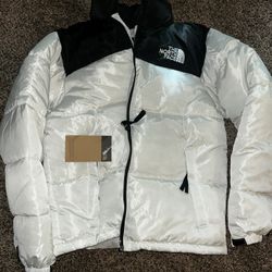 Size Large - White The North Face 700 Nupste Down Puffer Jacket