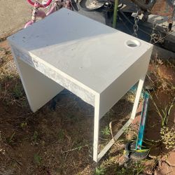 Kid Desk With Droor 