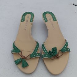AUTHENTIC BURBERRY CREAM & GREEN SUEDE LEATHER SIZE 7

KITTEN HEELS LEATHER LACE TIE & TASSELS
MADE IN ITALY
EURO SIZE 38
INSOLE APPROX 9 3/4" OR 24 1