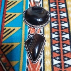 Banded Onyx Pendant With Unique Designs