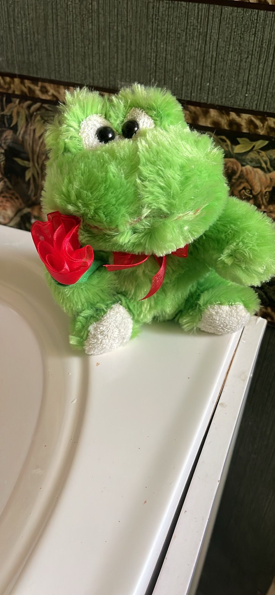 Singing frog How Sweet It Is (To Be Loved By You)
