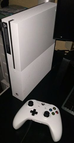 Xbox One S - 1TB - 1 Controller - 1 Game