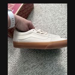 NIB WOMENS Vans Ward Sneaker -SIZE 8 SHOES