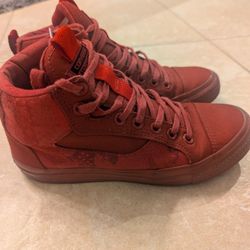 Converse All Star Shoes Sneakers (Men's 6, Women's 7.5)