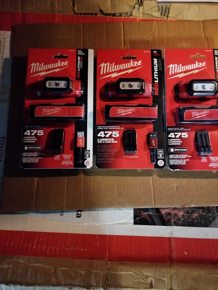 Milwaukee light Of 475 Lumens brand New for $ 60 each.