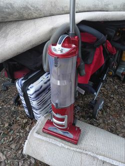 NICE SHARK NAVIGATOR VACUUM 