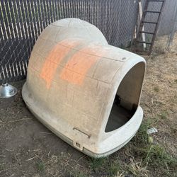 Dog Igloo / Dog House 