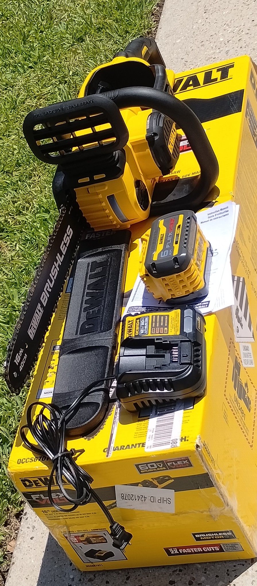 New DEWALT 16" FLEXVOLT 60V Chainsaw KIT