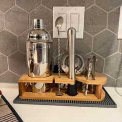 Cocktail Set (like New)