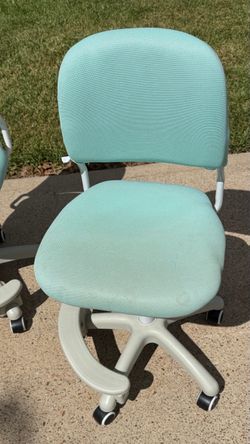 Kids light desk chair