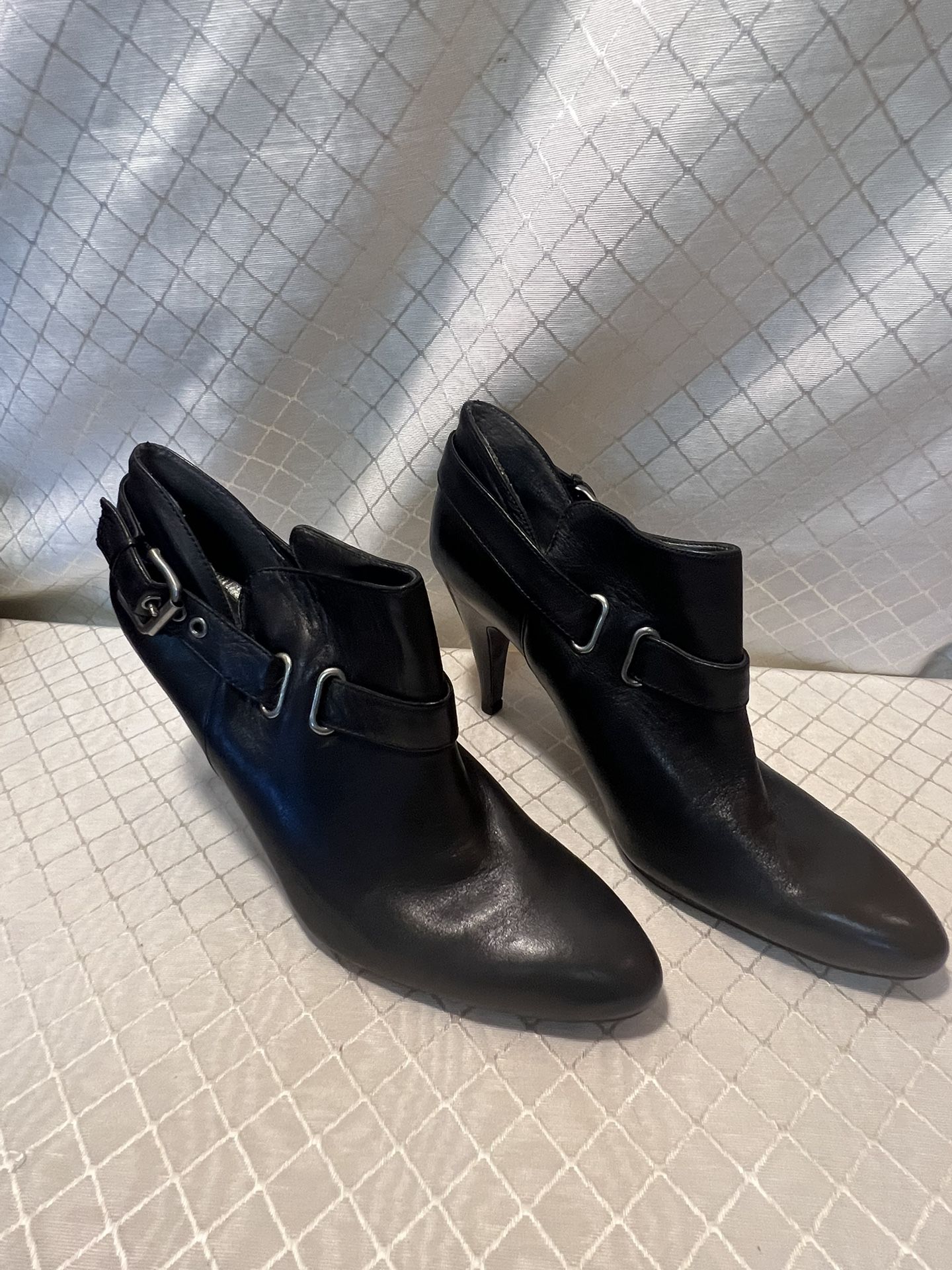 NINE WEST Size 8 M Black Leather Buckle Ankle Boots
