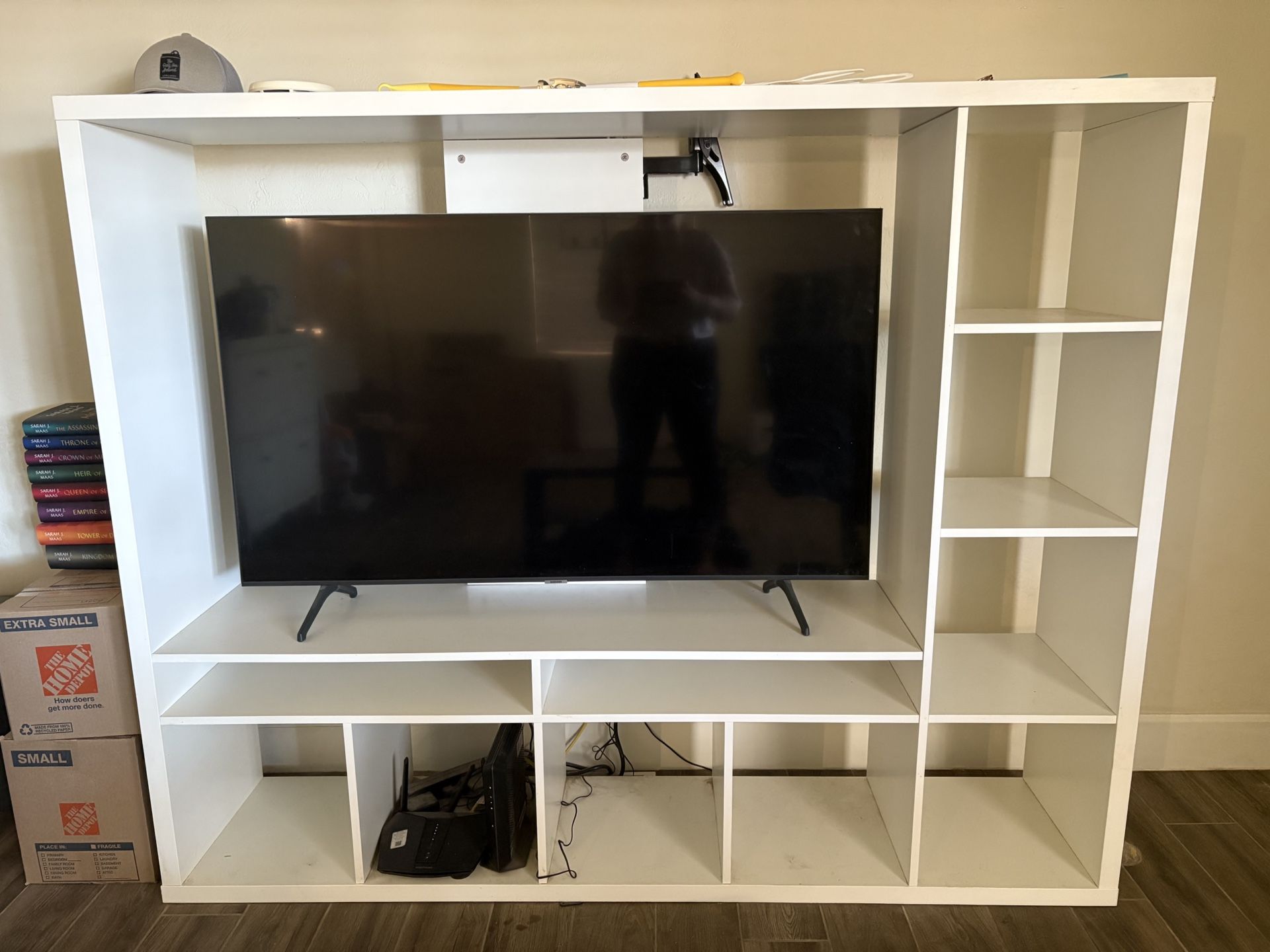 TV stand/ Entertainment Center